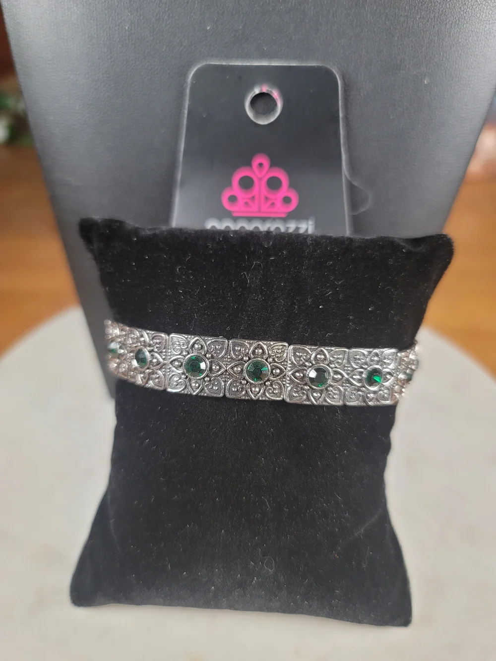 Paparazzi Silver-tone Emerald Floral Stretch Bracelet